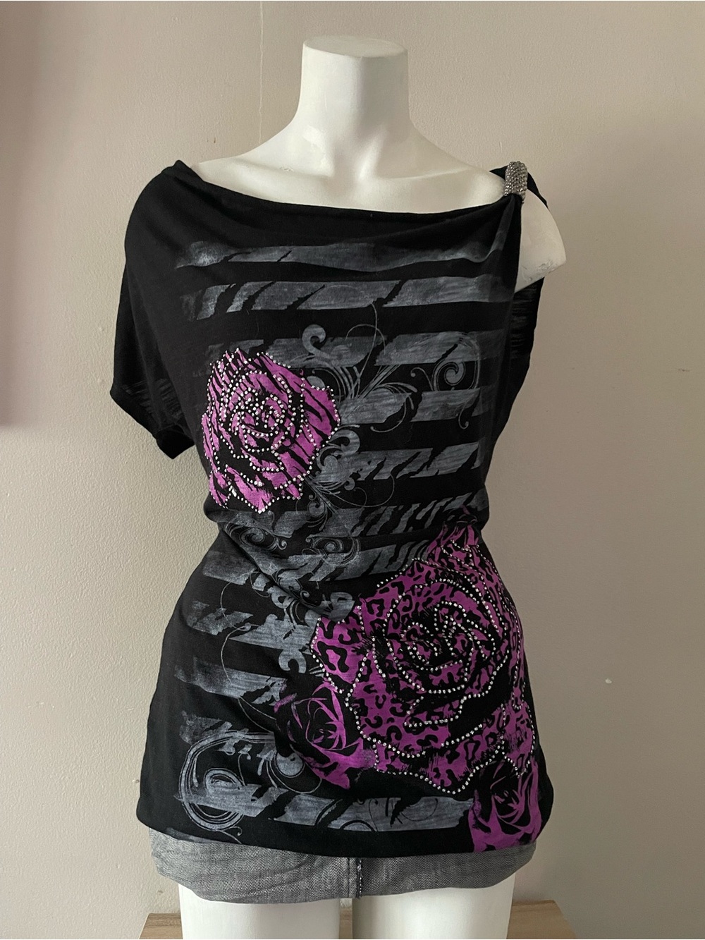 Hybrid & company Black Tee with Logo Tag